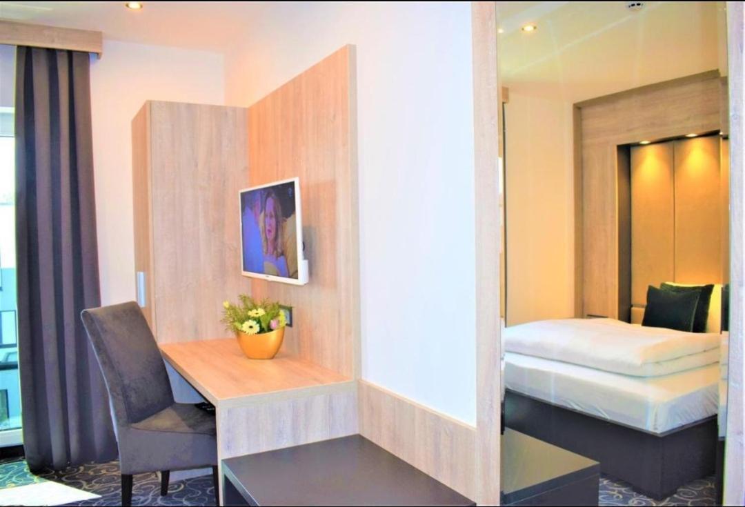 Hotel Business Bay Das Ehemalige Staycation Hotel Sindelfingen Bagian luar foto