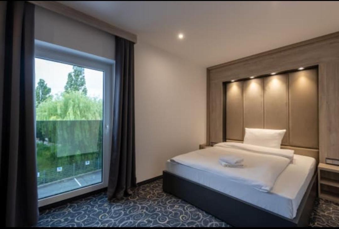 Hotel Business Bay Das Ehemalige Staycation Hotel Sindelfingen Bagian luar foto