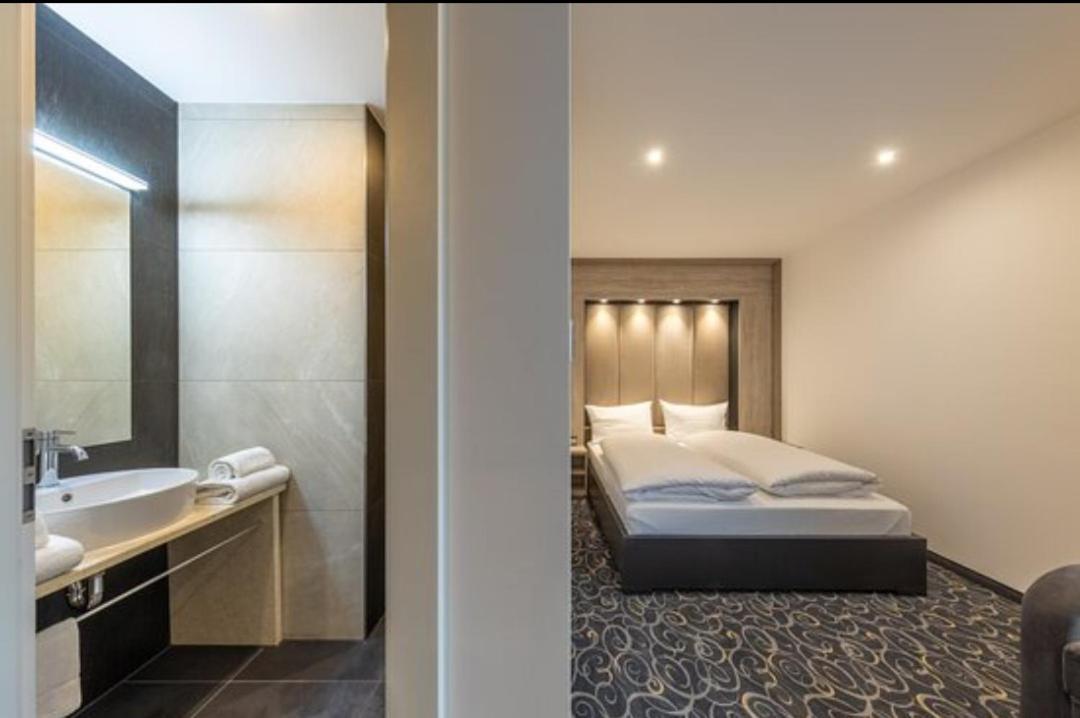 Hotel Business Bay Das Ehemalige Staycation Hotel Sindelfingen Bagian luar foto