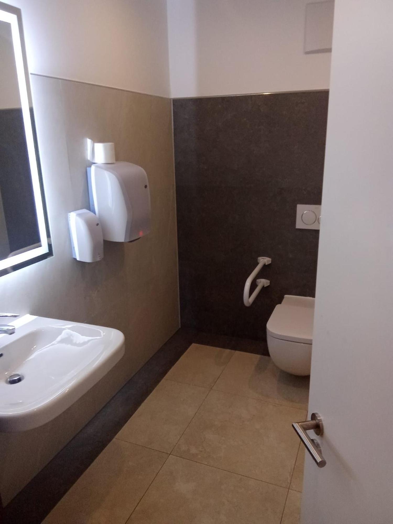 Hotel Business Bay Das Ehemalige Staycation Hotel Sindelfingen Bagian luar foto